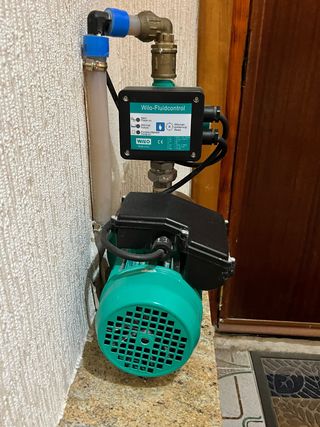 Bomba de agua con control de presión