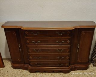 Cómoda antigua de madera de alta calidad