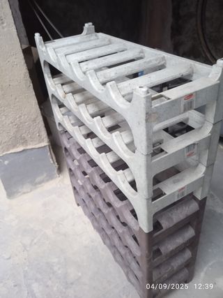 Botelleros de plástico apilables