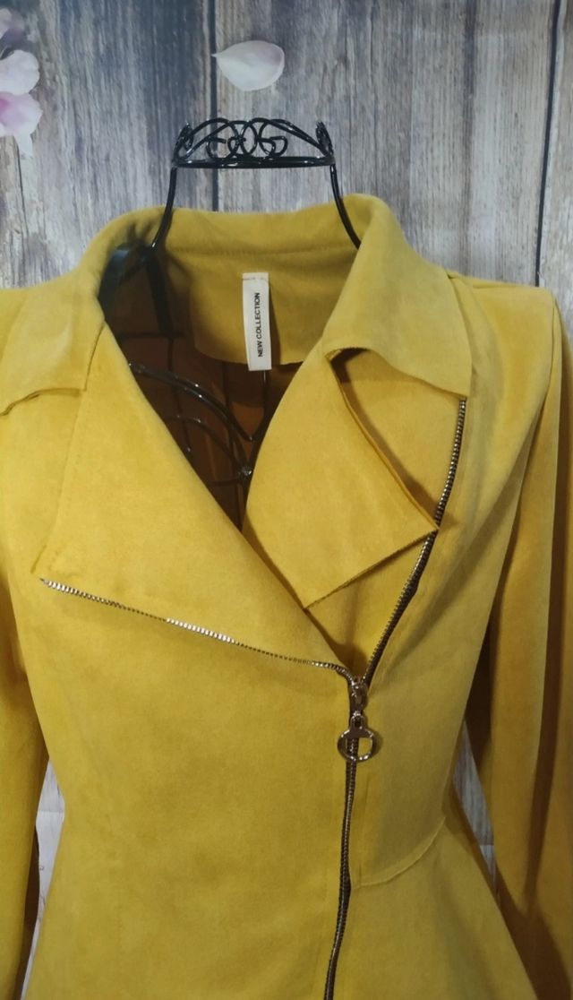 Blazer asimétrica amarilla