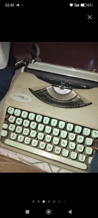 Máquina de escribir Hermes Baby antigua
