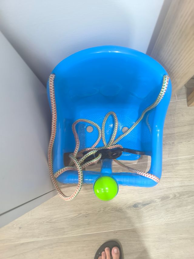 Columpio bebé azul con barra de seguridad