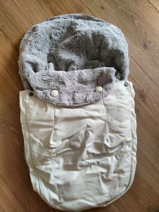 Saco capota gris y blanco