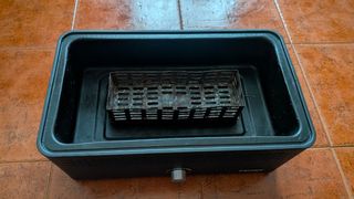 Barbacoa Negra a Carbón y Pilas, 20€