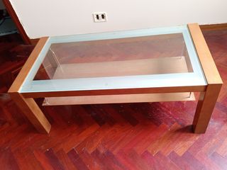 Mesa de centro madera y cristal.