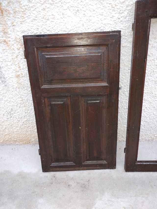 Hoja de ventana y postigo de madera