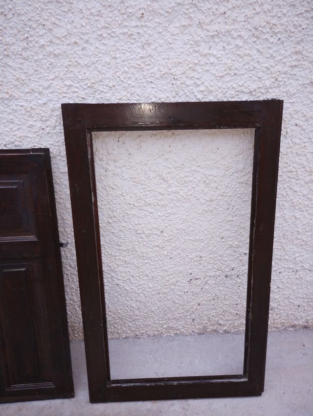 Hoja de ventana y postigo de madera