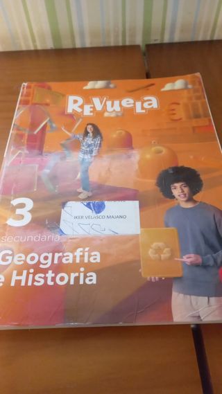 Geografía e Historia. 3 Secundaria. Revuela