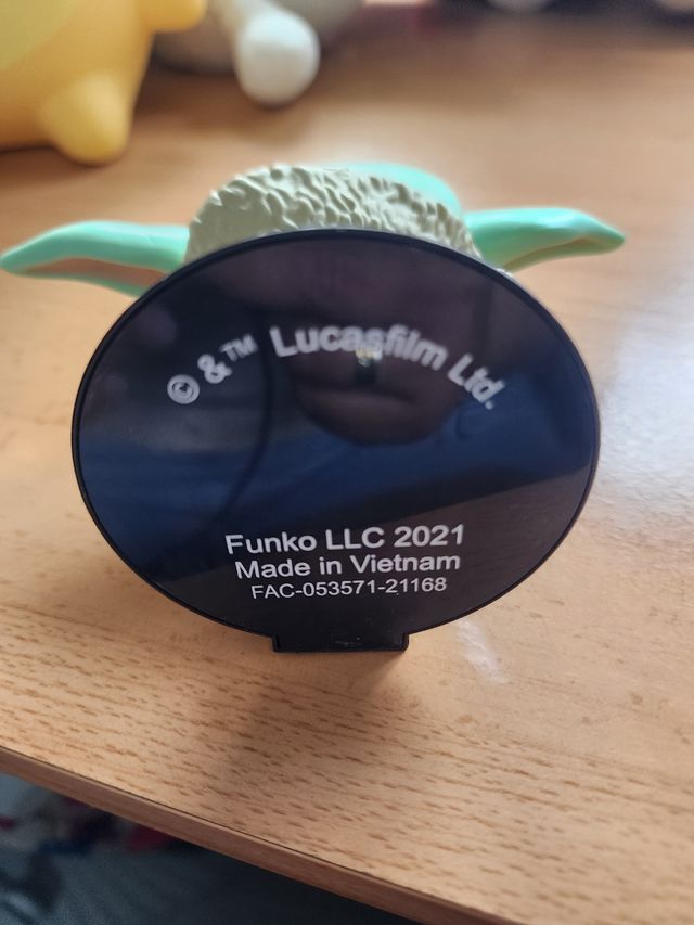 Funko Pop Baby Yoda con Mariposa