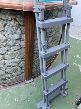 Piscina de acero con escalera