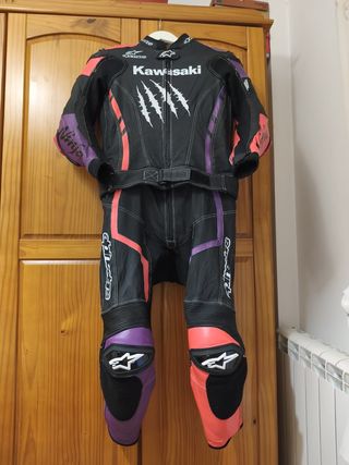 Mono de moto Kawasaki y guantes Alpinestars Tall S