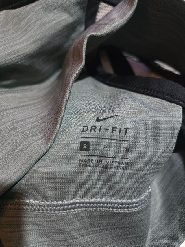 Sujetador deportivo Nike gris
