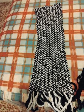 Poncho nero lavorato a maglia