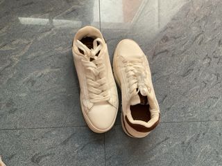 Zapatos blancos