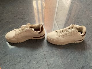 Zapatos blancos