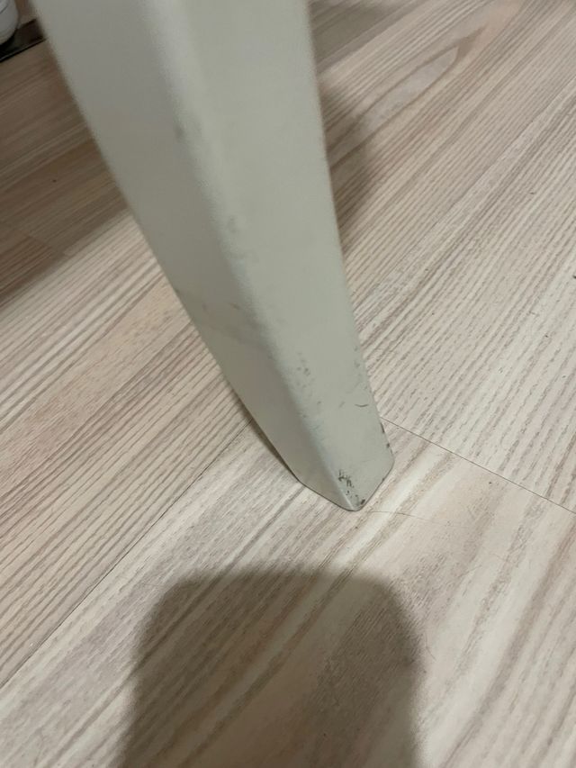 Tocador blanco con espejo ovalado