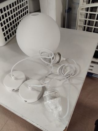 Lámpara colgante esférica blanca