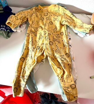 Lote 6 pijamas bebé Primark