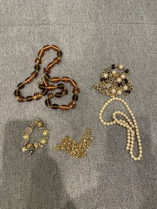 Conjunto de joyas de cuentas y perlas