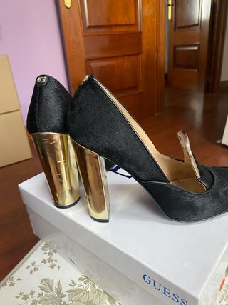 Zapatos Guess Talla 38 Tacón Dorado