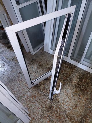 Ventana de aluminio blanca  58x105