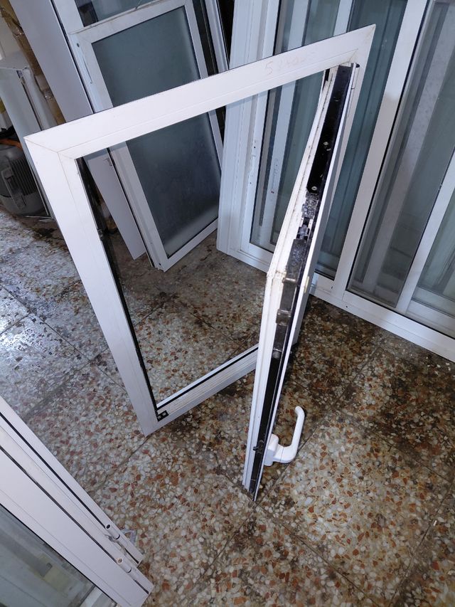 Ventana de aluminio blanca  58x105