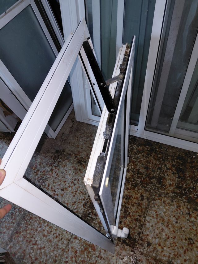 Ventana de aluminio blanca  58x105