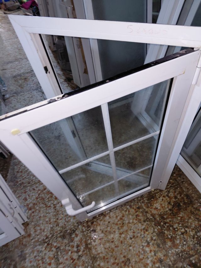 Ventana de aluminio blanca  58x105