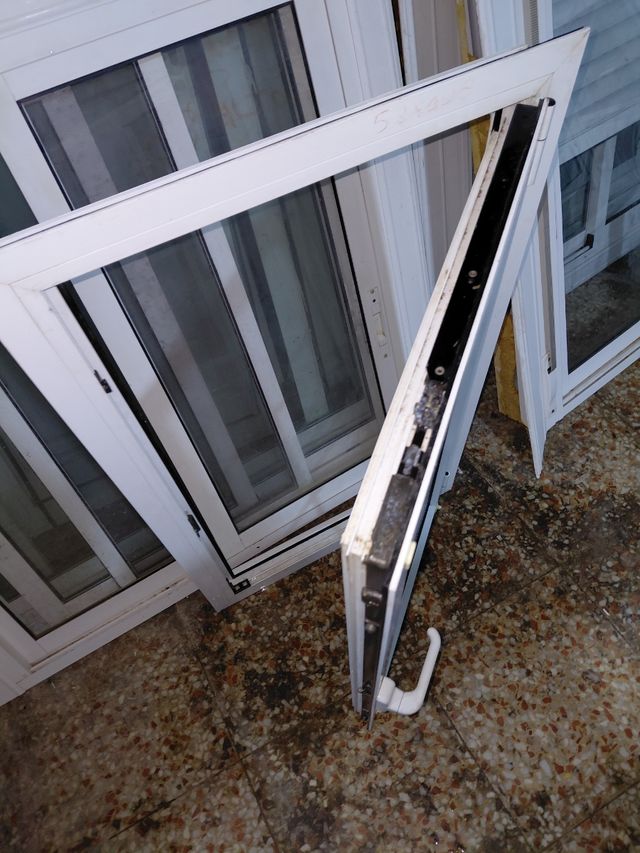 Ventana de aluminio blanca  58x105