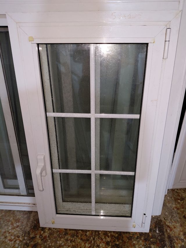 Ventana de aluminio blanca  58x105