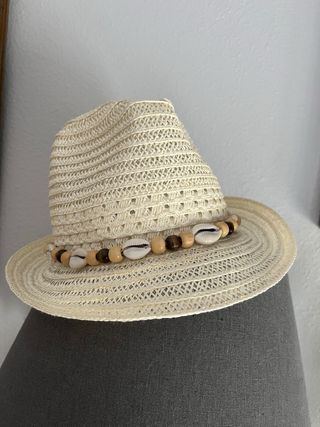 Sombrero de verano beige con conchas
TALLA 55