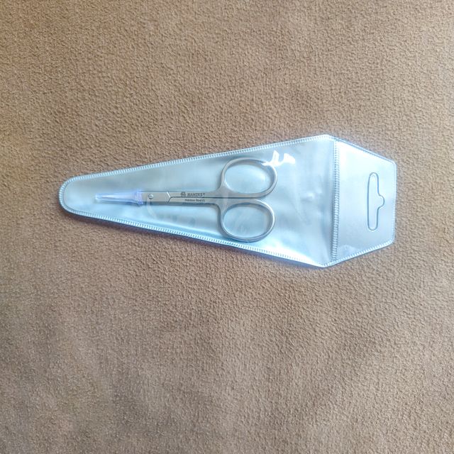 Tijeras cutícula uñas y cejas profesional