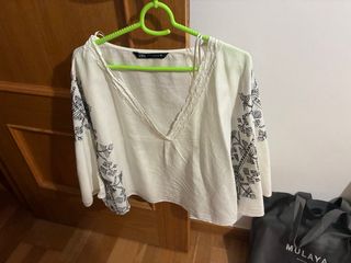 Blusa Zara bordada mujer