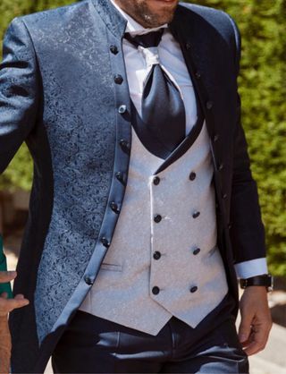 Traje de Novio Azul y Gris de diseño Enzo Romano