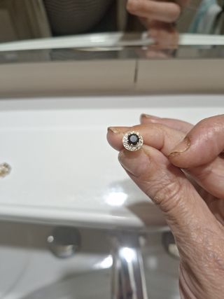 Pendientes negros y dorados