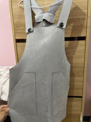 Peto gris con bolsillos
