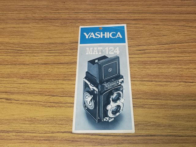 FOLLETO CÁMARA YASHICA MAT-124