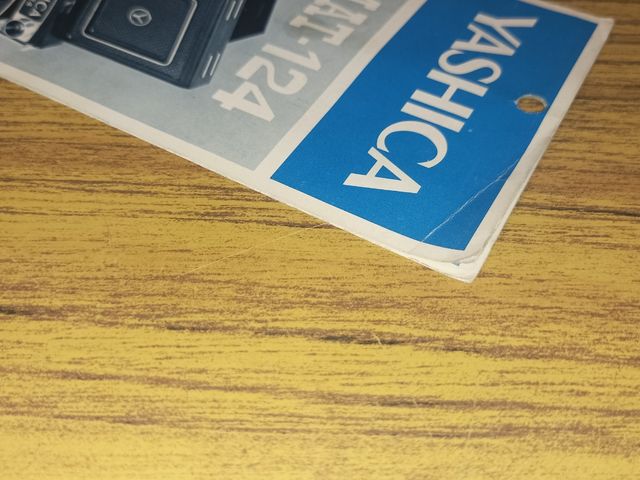 FOLLETO CÁMARA YASHICA MAT-124