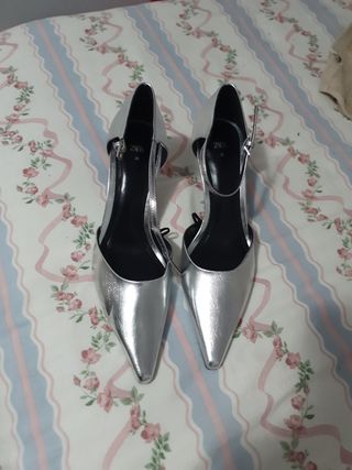 Zapatos de tacón Zara plateados talla 38