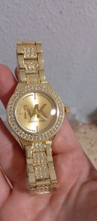 Reloj dorado con Cristales