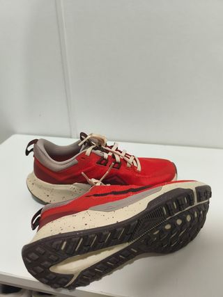 Zapatillas Nike Trail Running Rojas, sin estrenar.