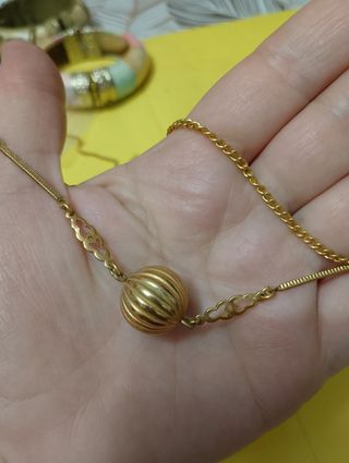 Collana vintage con sfera centrale oro