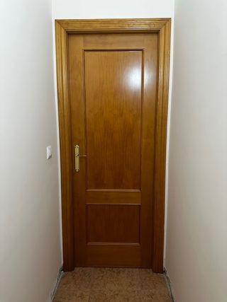 Puertas madera maciza marrón