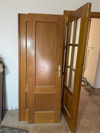 Puertas madera maciza marrón