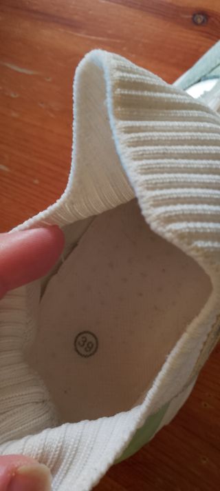 Scarpe da ginnastica bianche e verdi