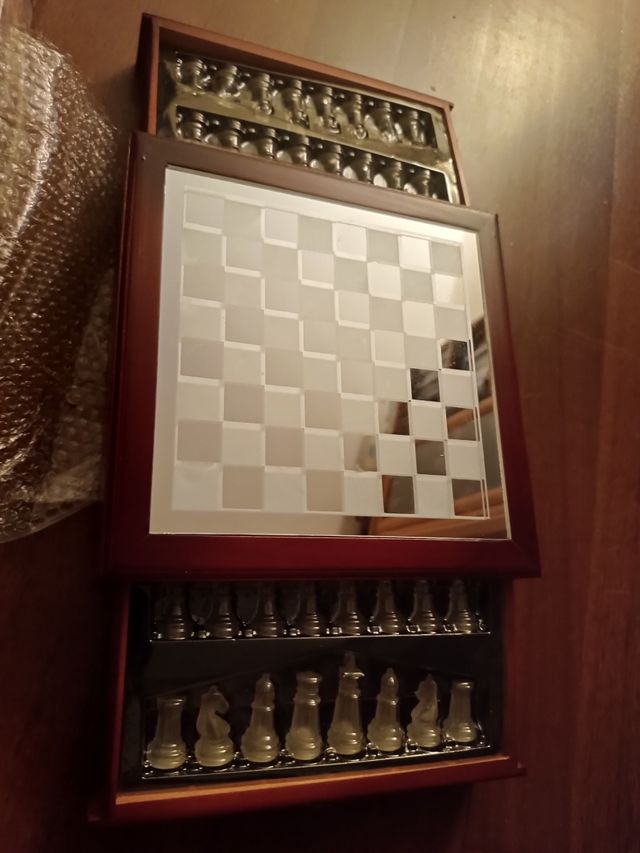 Scacchi in cristallo con custodia