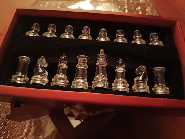 Scacchi in cristallo con custodia