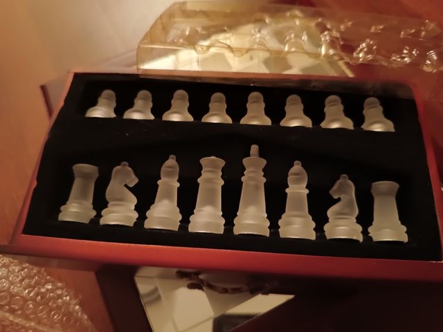 Scacchi in cristallo con custodia