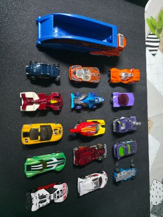 Lote 16 Hot Wheels + Camión