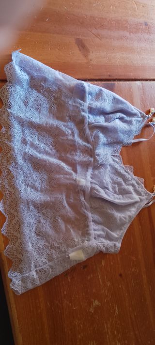 Top corto lilla in pizzo